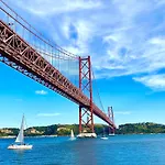 Апартаменты Tejo River View Classic Flat In Lisbons Historic Heart *