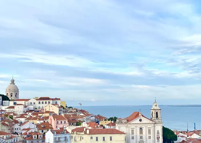 Tejo River View Classic Flat In Lisbons Historic Heart Διαμέρισμα *