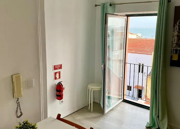 Διαμέρισμα Tejo River View Classic Flat In Lisbons Historic Heart *