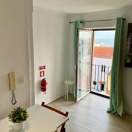 شقة Tejo River View Classic Flat In Lisbons Historic Heart *