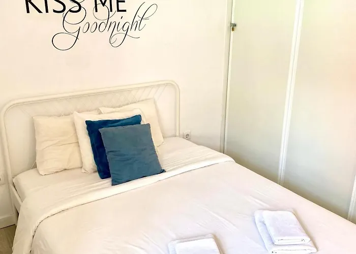 Tejo River View Classic Flat In Lisbons Historic Heart