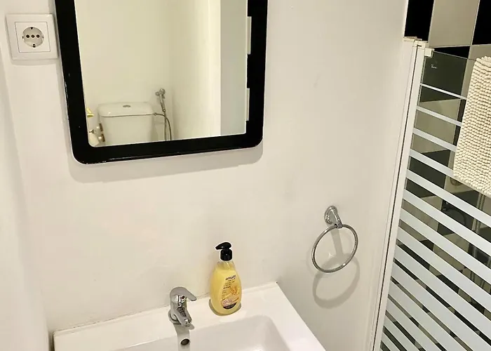 Tejo River View Classic Flat In Lisbons Historic Heart *